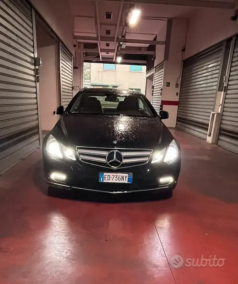 Usata Mercedes E220 170 CV (125 kW) 2010 Nero Coupé