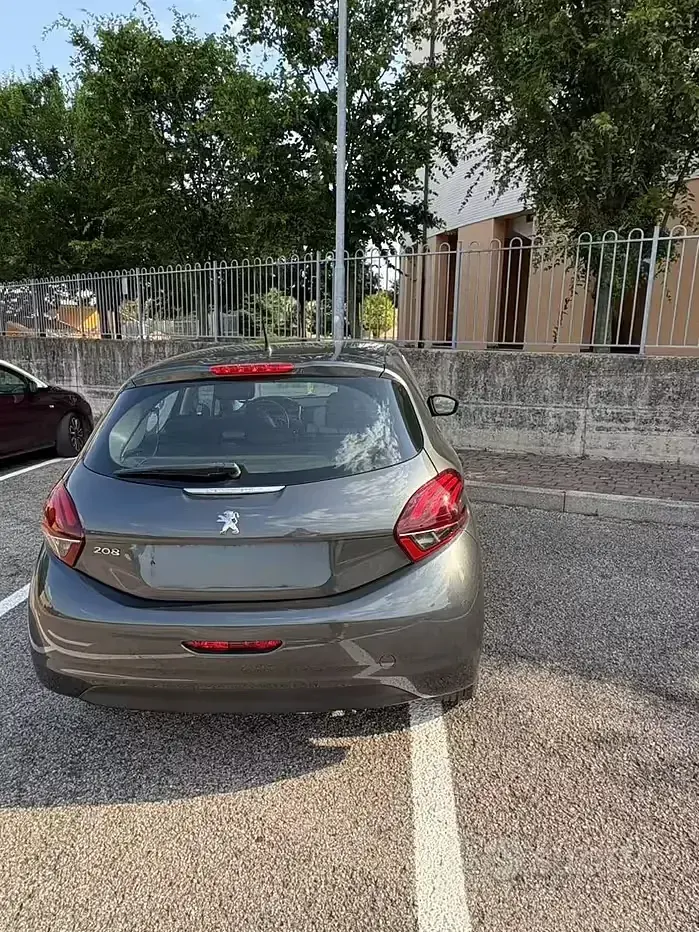 Usata Peugeot 208 75 CV (55 kW) 2017 Grigio Utilitaria