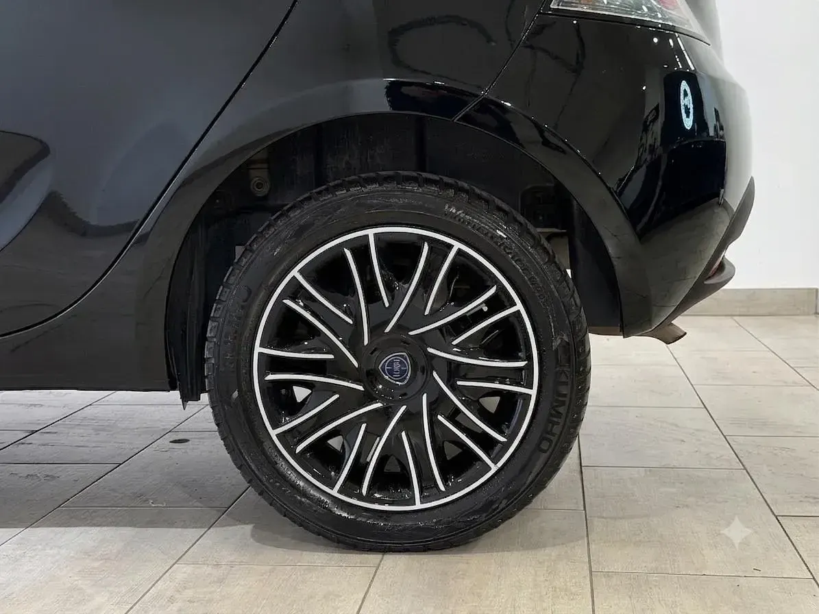 Usata Lancia Ypsilon S 69 CV (50 kW) 2024 Nero Utilitaria