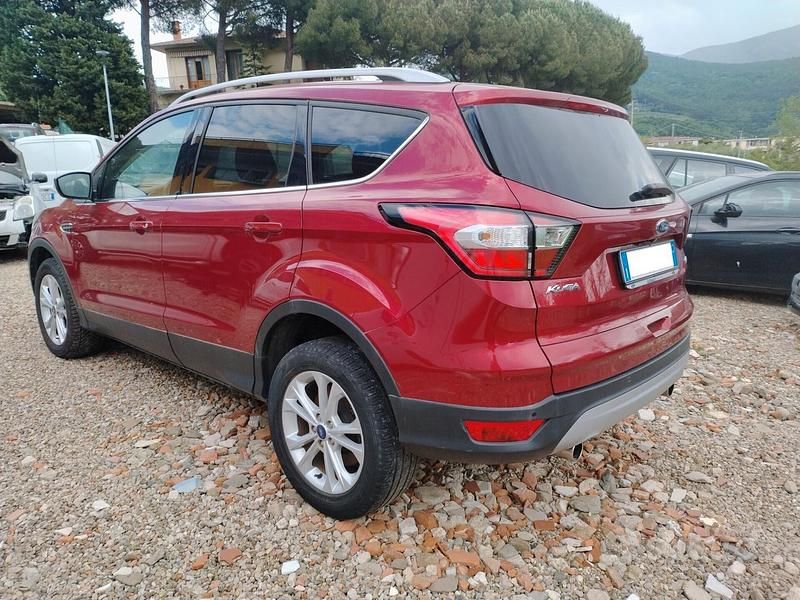 Usata Ford Kuga 120 CV (88 kW) 2017 Rosso SUV