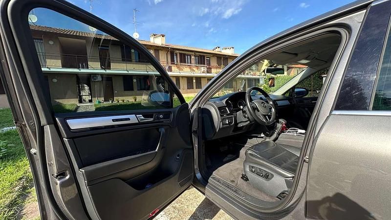 Usata VW Touareg Executive 239 CV (175 kW) 2011 Argento SUV