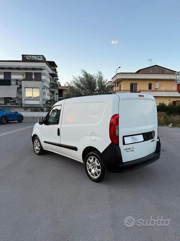 Usata Fiat Doblò Lounge 120 CV (88 kW) 2018 Bianco Monovolume