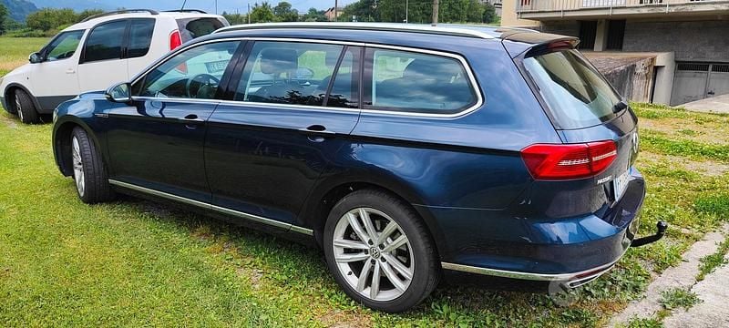 Usata VW Passat Highline 240 CV (176 kW) 2016 Blu Station wagon