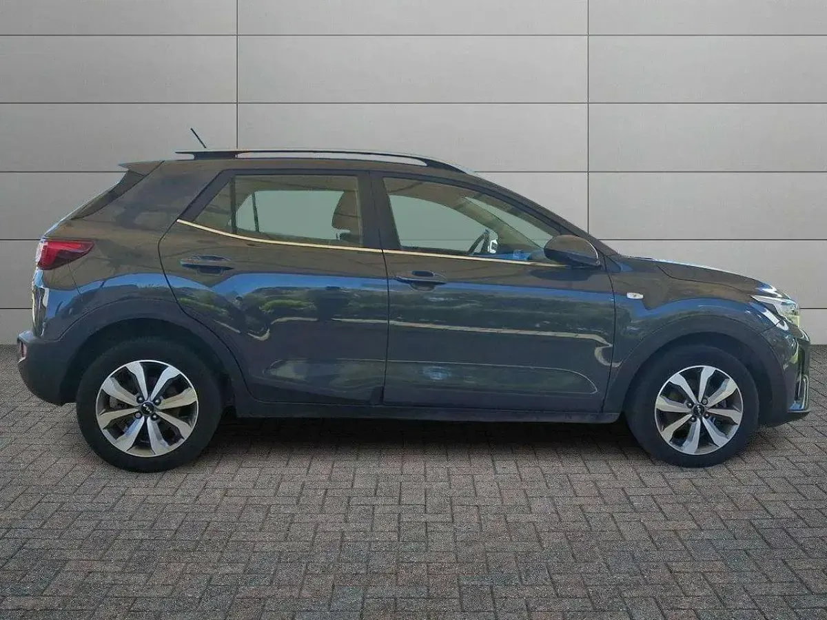 Usata Kia Stonic Style 120 CV (88 kW) 2022 Gray metallic SUV