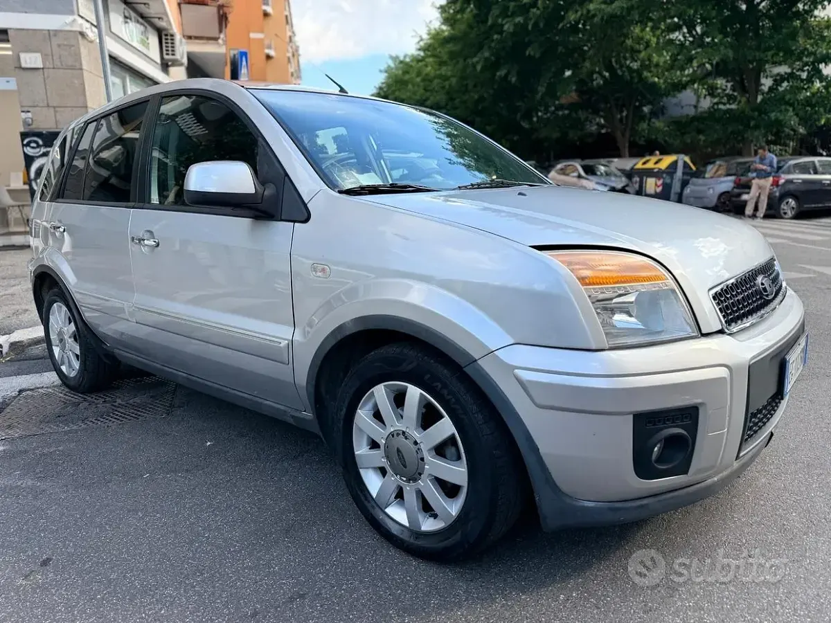 Usata Ford Fusion 76 CV (55 kW) 2011 Grigio Utilitaria