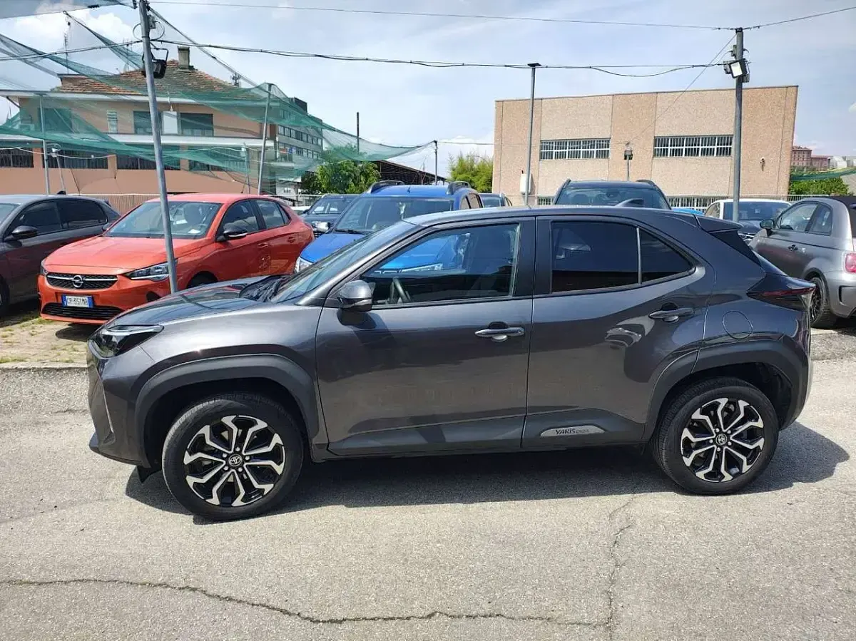 Usata Toyota Yaris Cross Trend 92 CV (67 kW) 2022 Grigio SUV