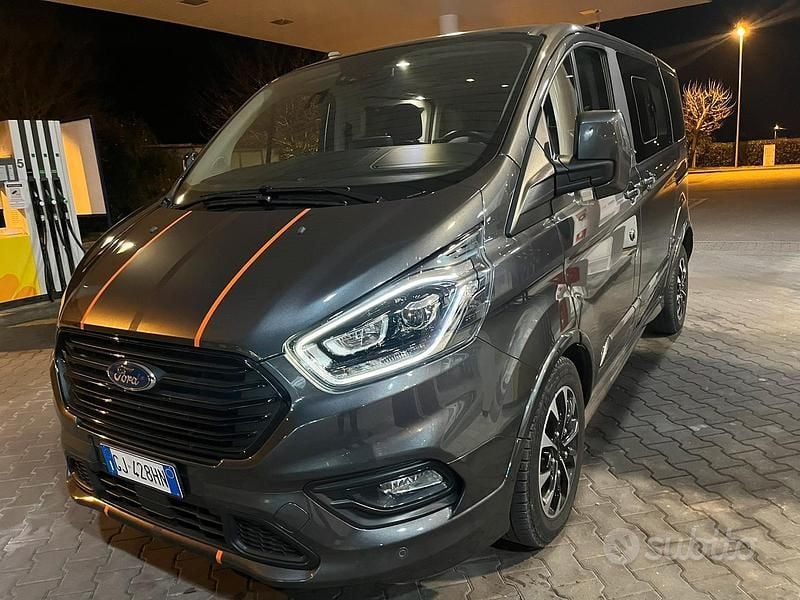 Usata Ford Tourneo Custom Sport 185 CV (136 kW) 2022 Grigio Furgone