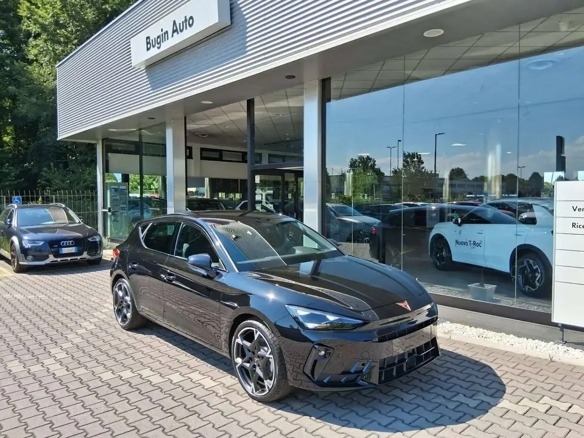 Nuova Cupra Leon 150 CV (110 kW) 2026 Midnight blak Berlina