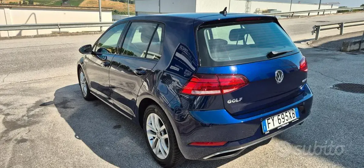 Usata VW Golf VIII Business 130 CV (95 kW) 2020 Blu Berlina