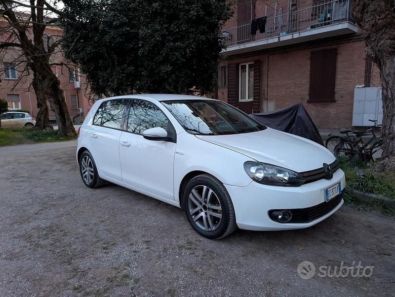 Usata VW Golf VI Comfortline 105 CV (77 kW) 2010 Bianco Utilitaria