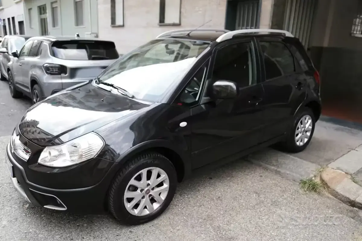 Usata Fiat Sedici Emotion 135 CV (99 kW) 2010 Nero metallizzato SUV