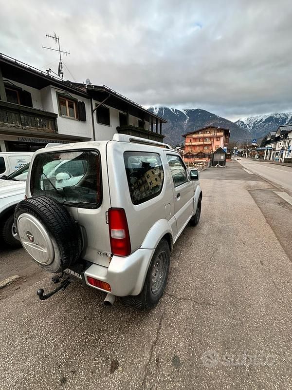 Usata Suzuki Jimny 80 CV (58 kW) 2002 Grigio SUV