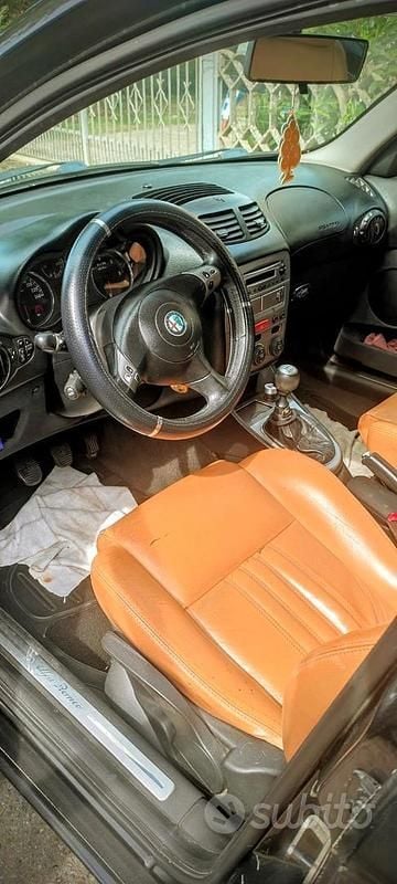 Usata Alfa Romeo 147 150 CV (110 kW) 2005 Nero Utilitaria