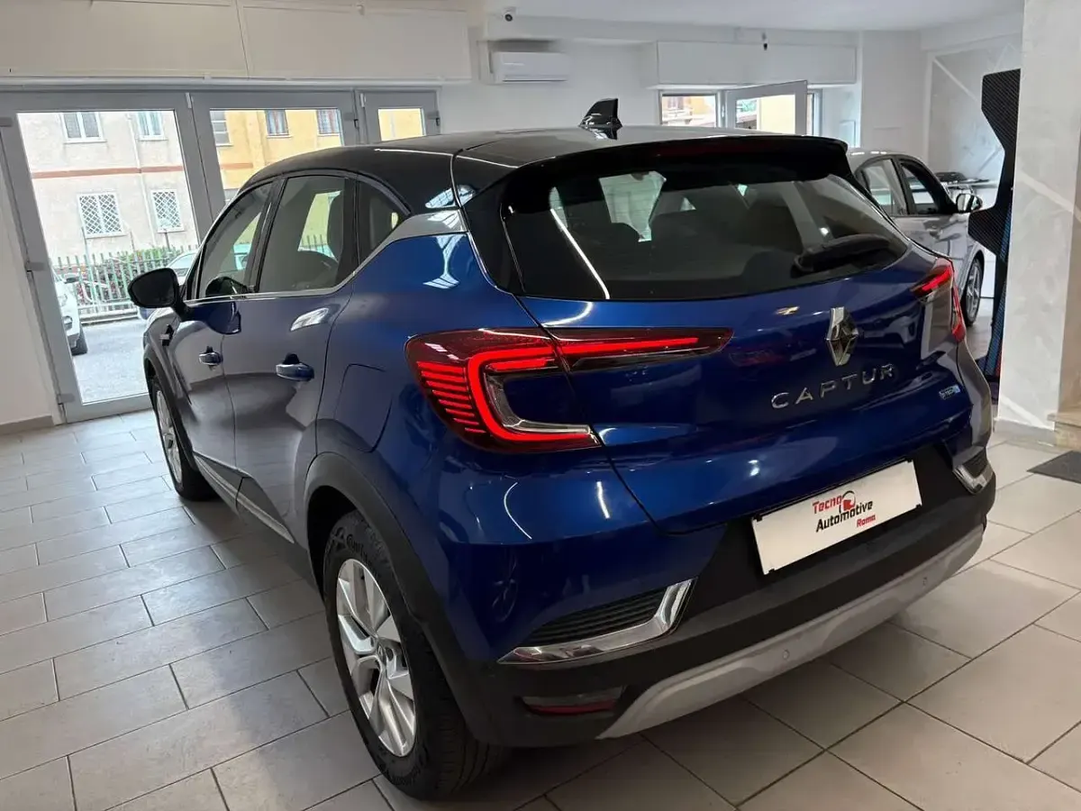 Käytetty Renault Captur Intens 92 HP (67 kW) 2021 Sininen Katumaasturi
