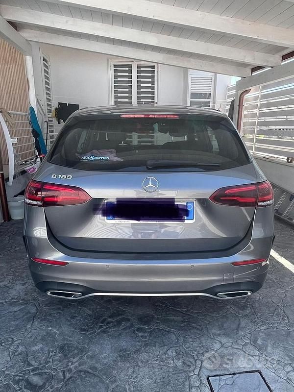 Usata Mercedes B180 136 CV (100 kW) 2020 Grigio Monovolume