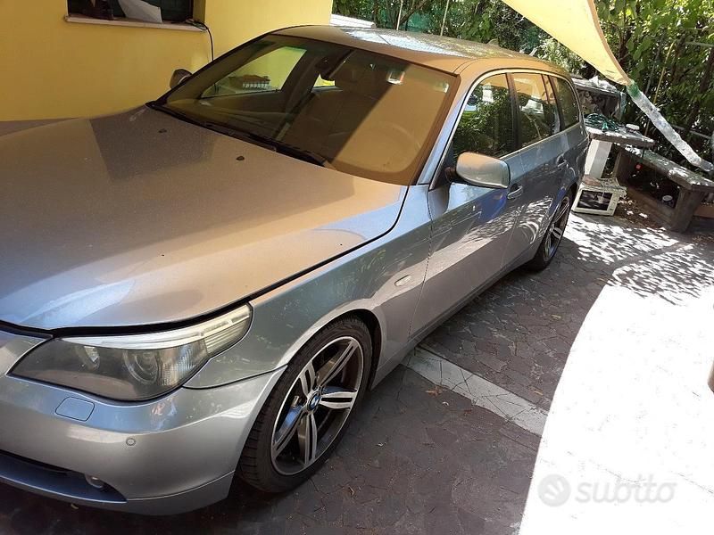 Usata BMW 535 272 CV (200 kW) 2006 Grigio Station wagon