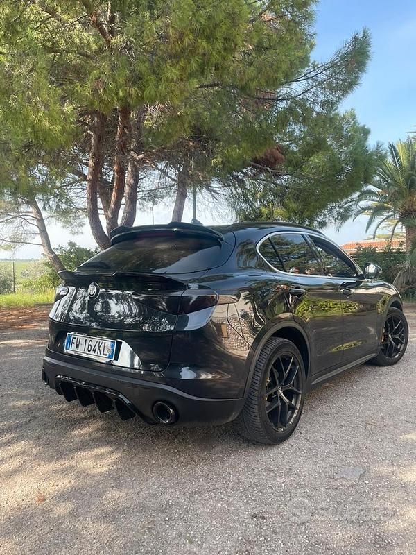 Usata Alfa Romeo Stelvio Super 180 CV (132 kW) 2017 Nero SUV