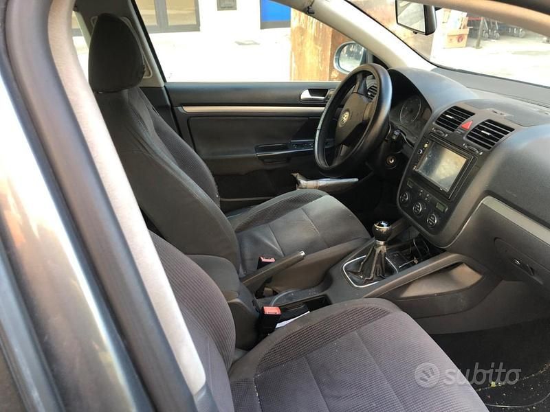 Begagnad VW Jetta 2007 Grå Sedan