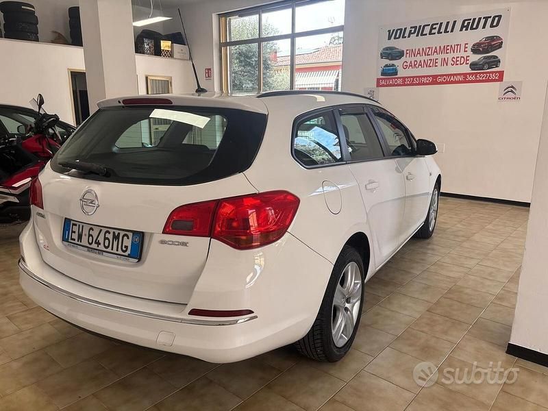 Usata Opel Astra 110 CV (80 kW) 2014 Bianco Berlina