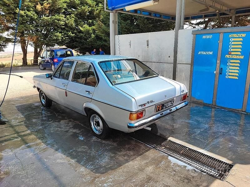 Usata Ford Escort 44 CV (32 kW) 1970 Grigio Berlina