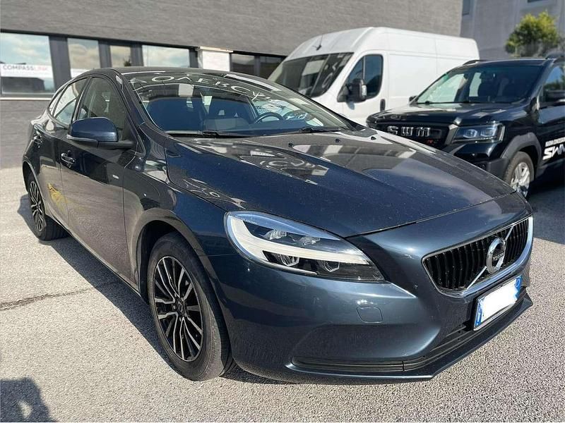 Usata Volvo V40 R-Design 120 CV (88 kW) 2019 Blu/azzurro Berlina