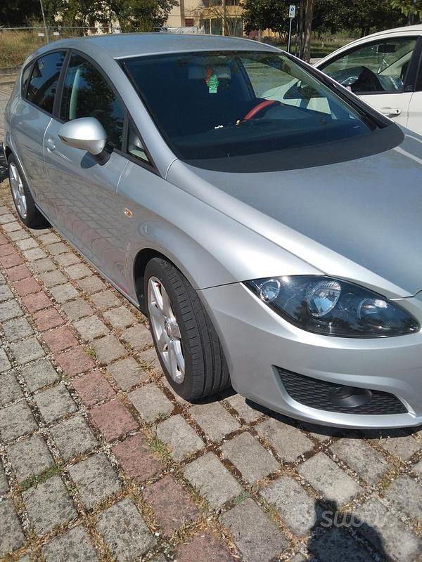 Usata Seat Leon 105 CV (77 kW) 2012 Grigio Utilitaria