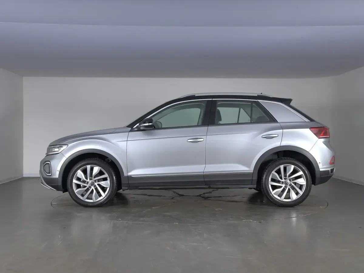 Usata VW T-Roc Style 110 CV (80 kW) 2023 Pyrit silver metallizzato nero SUV