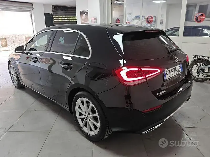 Usata Mercedes A180 116 CV (85 kW) 2019 Nero Berlina