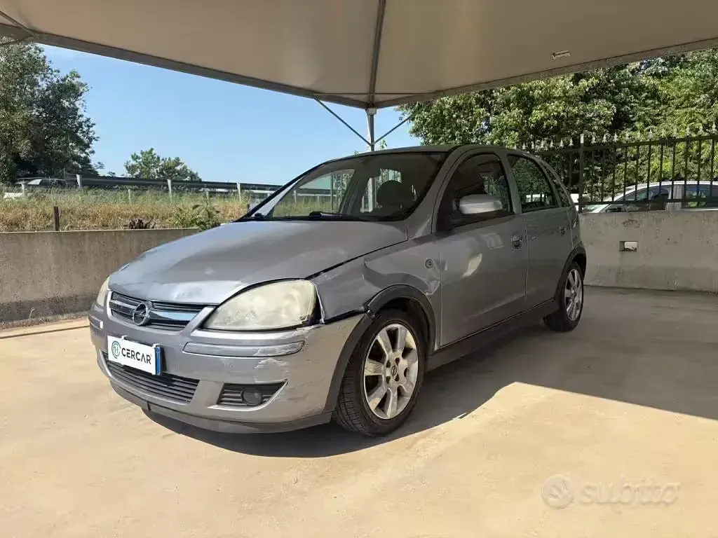 Usata Opel Corsa Enjoy 80 CV (58 kW) 2005 Utilitaria