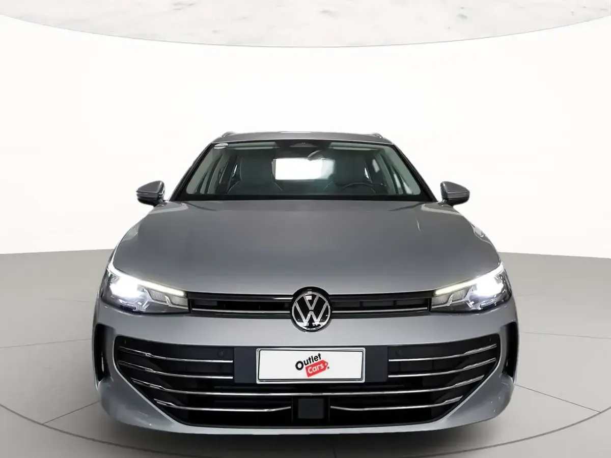 Usata VW Passat Business 150 CV (110 kW) 2024 Dolomite silver metallizzato Station wagon