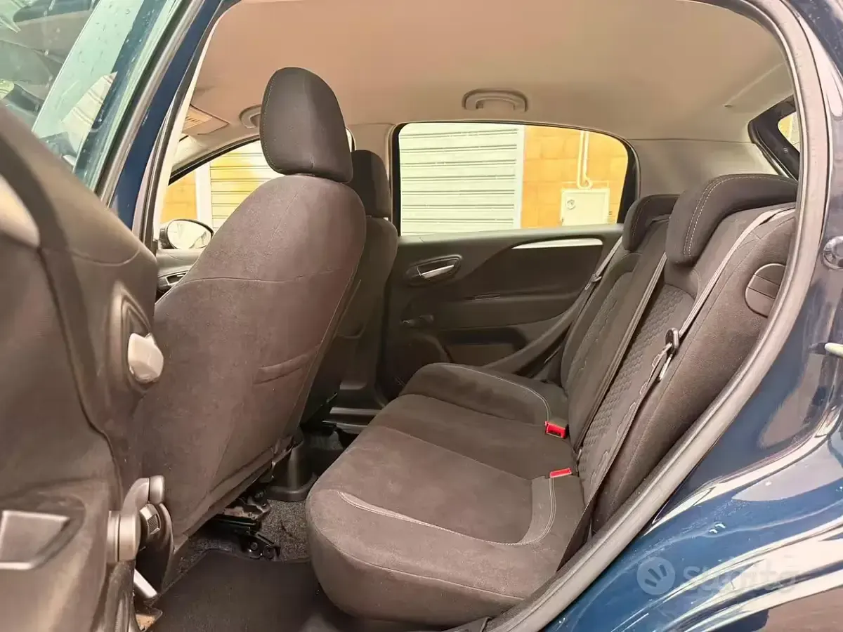 Usata Fiat Grande Punto 77 CV (56 kW) 2016 Bluazzurro Utilitaria