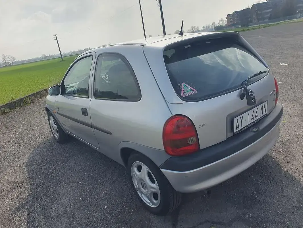 Usata Opel Corsa Sport 90 CV (66 kW) 1997 Grigio Utilitaria