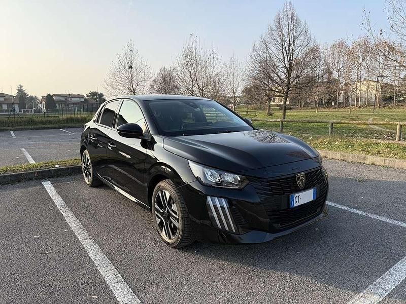 Usata Peugeot 208 Allure 101 CV (74 kW) 2024 Nero Utilitaria