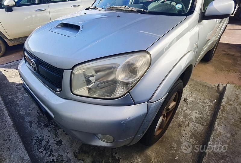 Usata Toyota RAV4 115 CV (84 kW) 2004 Grigio SUV
