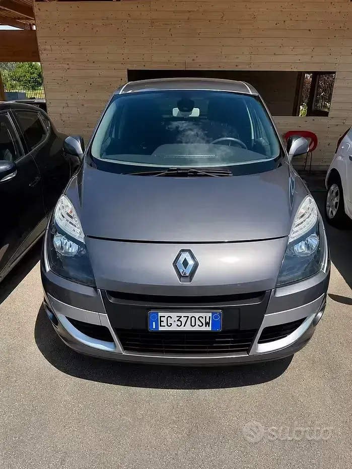 Usata Renault Scénic Luxe 131 CV (96 kW) 2011 Grigio Monovolume