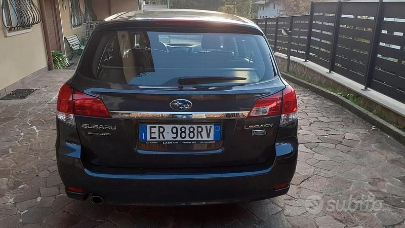 Usata Subaru Legacy 150 CV (110 kW) 2013 Grigio Station wagon