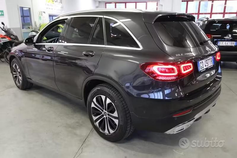 Usata Mercedes GLC300e 211 CV (155 kW) 2020 Grigio scuro SUV