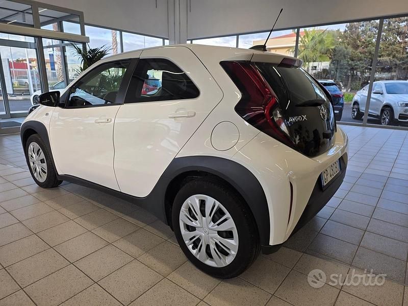 Usata Toyota Aygo X Active 72 CV (52 kW) 2023 Bianco SUV