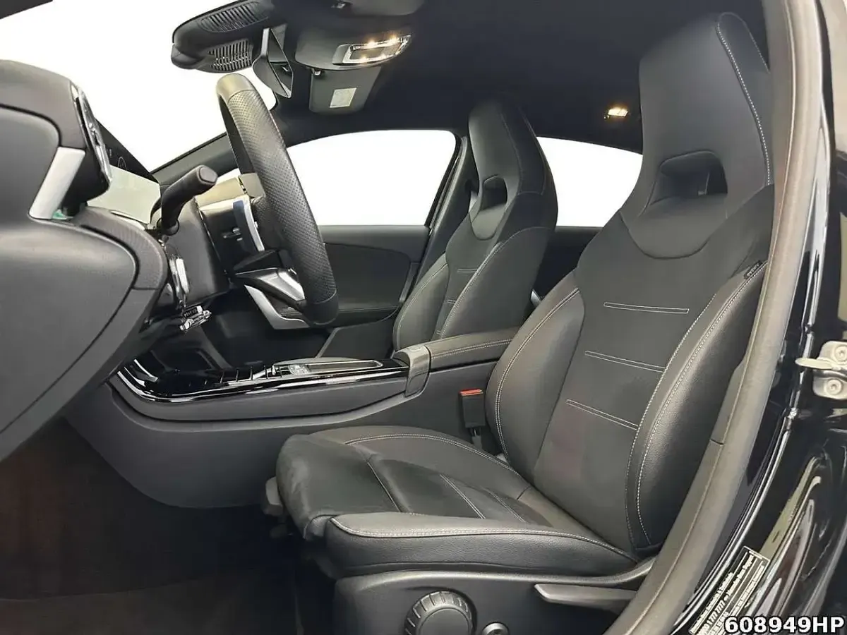 Usata Mercedes A200 AMG 163 CV (119 kW) 2025 Nero metallizzato Berlina