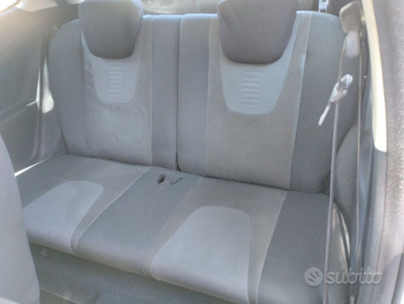 Usata Ford Ka 75 CV (55 kW) 2012 Nero Utilitaria