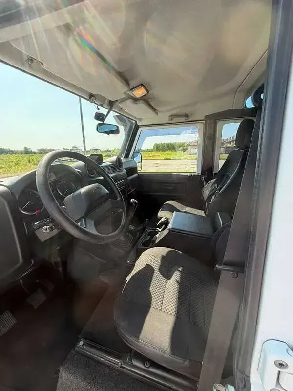 Usata Land Rover Defender S 122 CV (89 kW) 2011 Bianco Station wagon