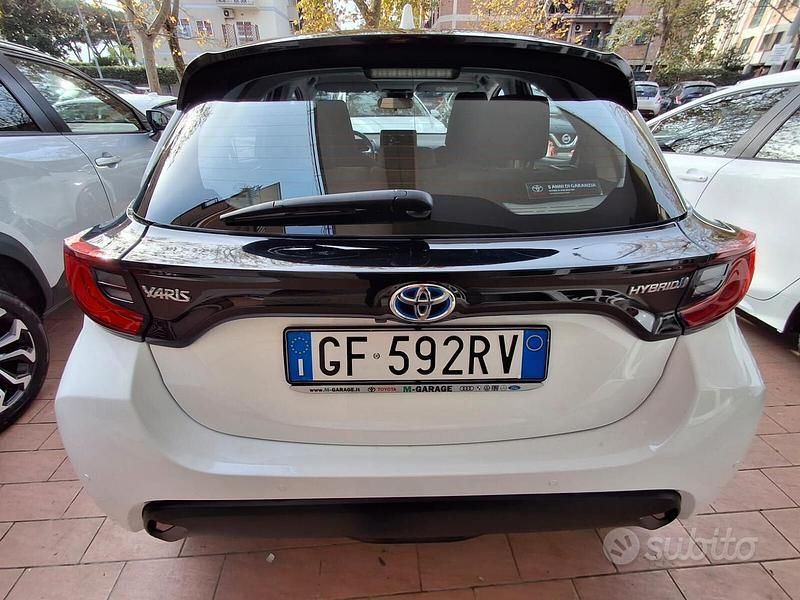 Usata Toyota Yaris Hybrid Trend 92 CV (67 kW) 2021 Bianco Berlina