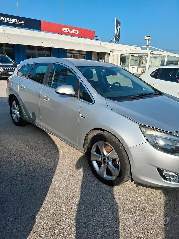 Usata Opel Astra 130 CV (95 kW) 2012 Grigio Station wagon