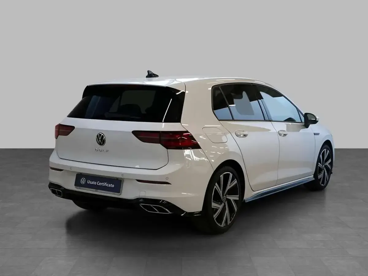 Usata VW Golf VIII R-line 131 CV (96 kW) 2024 Bianco Berlina