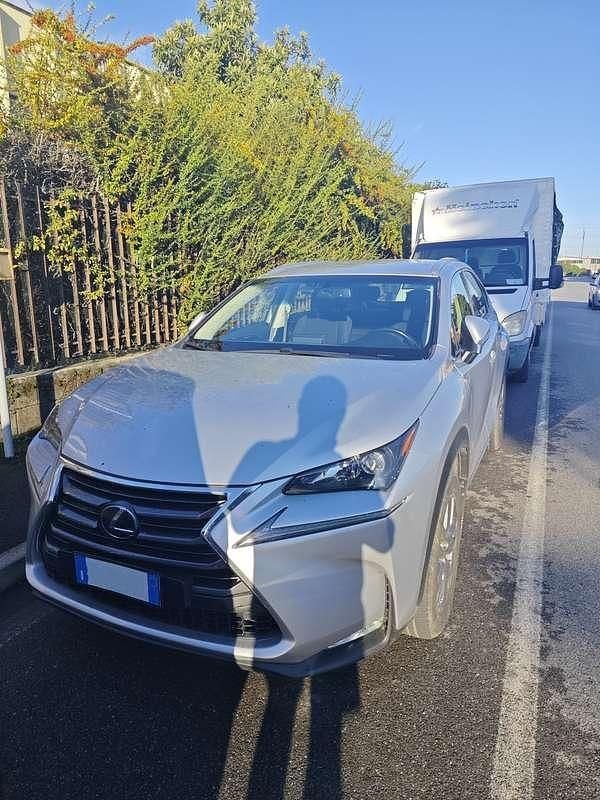 Grigio Usata 2016 Lexus NX300h Executive Line SUV | 17.900 € (Ottimo prezzo) - Immagine 1/4