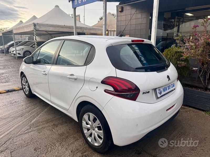 Usata Peugeot 208 Active 68 CV (50 kW) 2016 Bianco Utilitaria