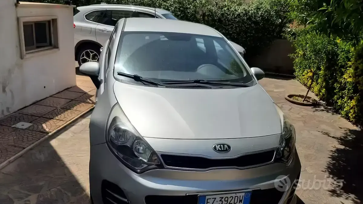Käytetty Kia Rio 85 HP (62 kW) 2015 Harmaa Sedan