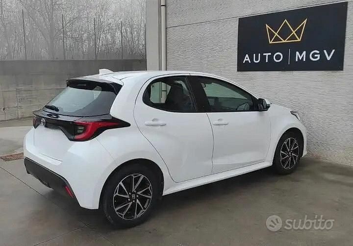 Usata Toyota Yaris Trend 72 CV (52 kW) 2022 Bianco Utilitaria