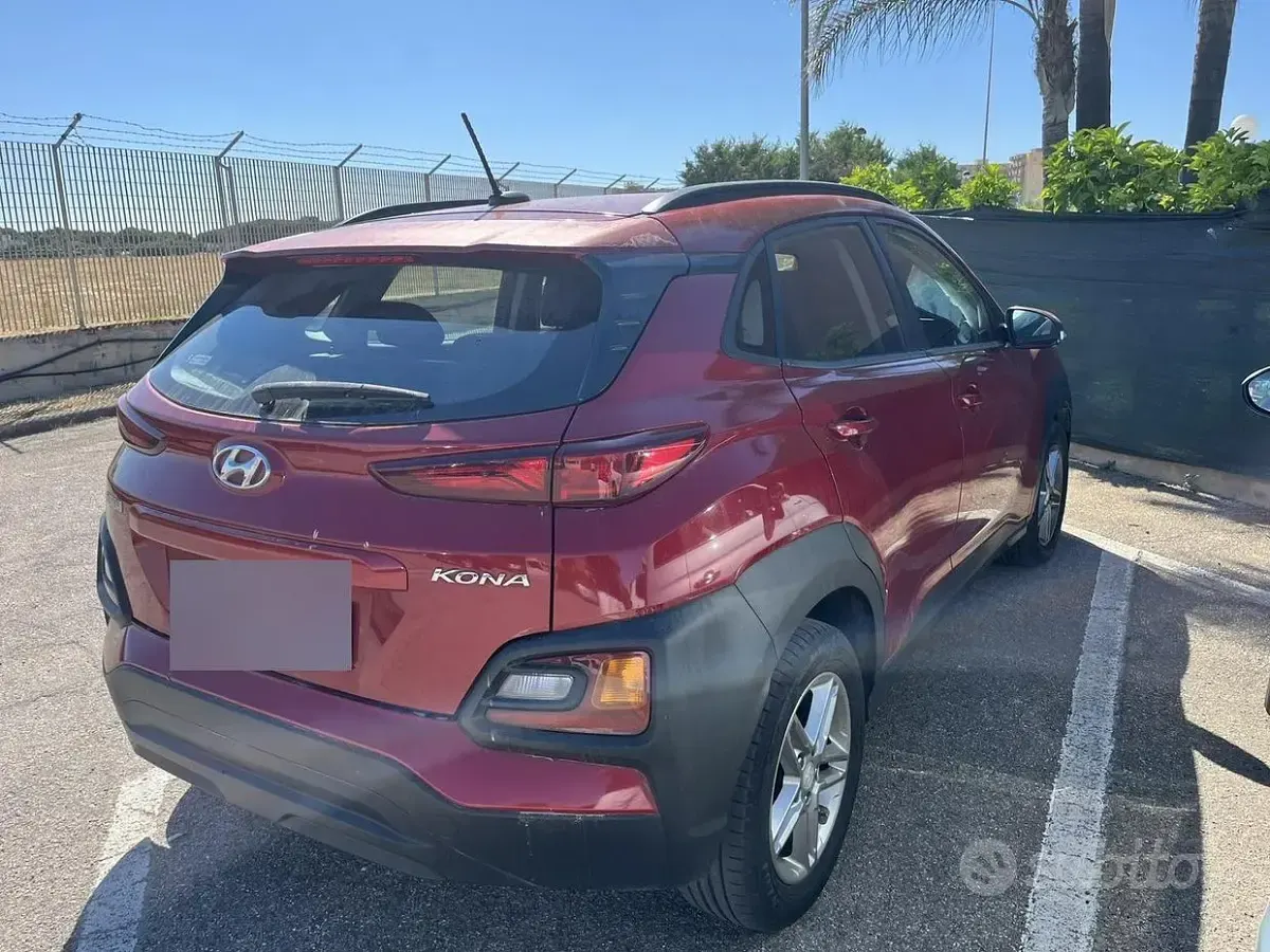 Usata Hyundai Kona 120 CV (88 kW) 2018 Rosso SUV