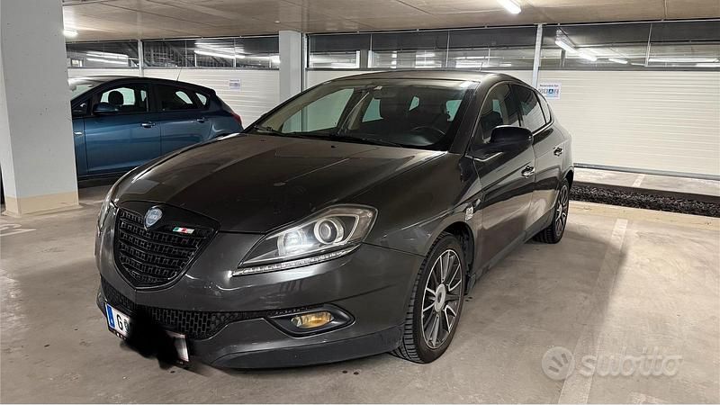 Usata Lancia Delta 120 CV (88 kW) 2012 Grigio Utilitaria